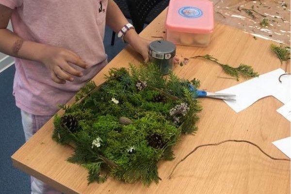 Deti-tvori-ze-stabilizovanych-lisejniku-od-firmy-Myplant