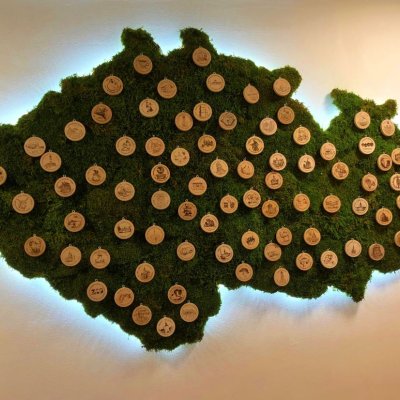 Mechová mapa sloužící jako sbírka turistických známek